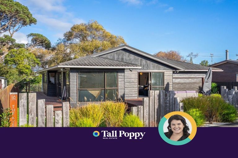 Photo of property in 16 The Avenue, Paraparaumu Beach, Paraparaumu, 5032