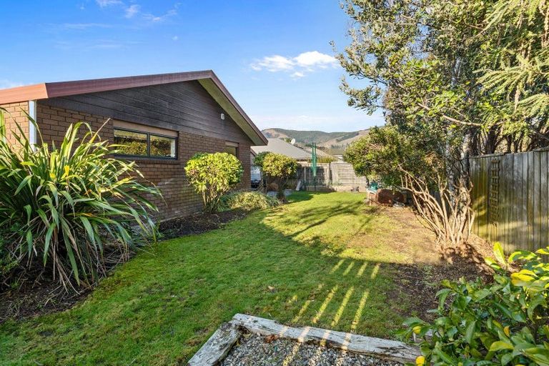 Photo of property in 17 Coleridge Place, Stoke, Nelson, 7011