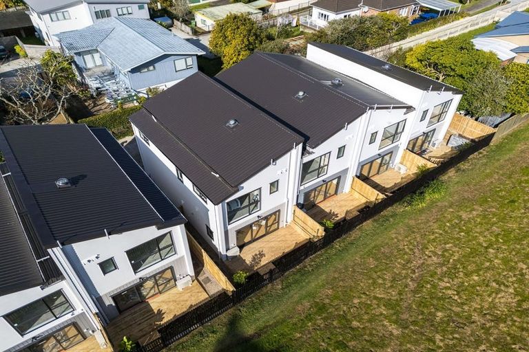 Photo of property in 5/30a Tirimoana Road, Te Atatu South, Auckland, 0602