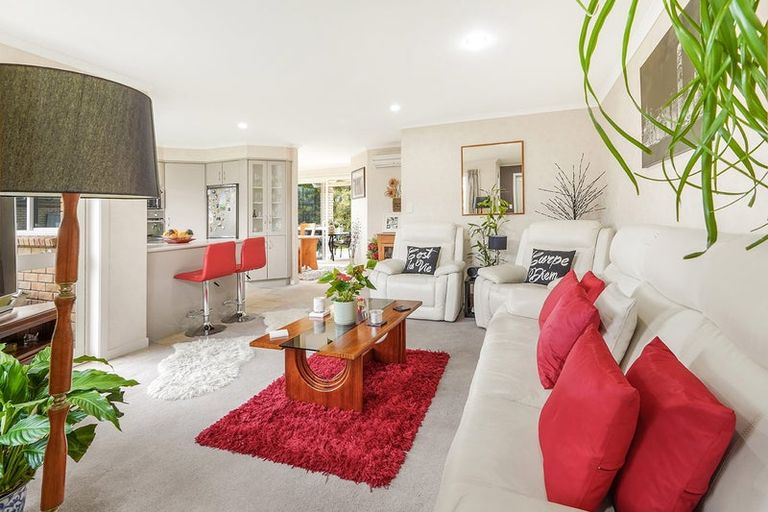 Photo of property in 43 Sovereign Isle Lane, Rototuna, Hamilton, 3210