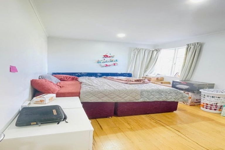 Photo of property in 60 Glen Marine Parade, Glendene, Auckland, 0602