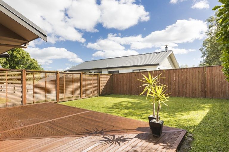 Photo of property in 128 Hillcrest Drive, Kelvin Grove, Palmerston North, 4414