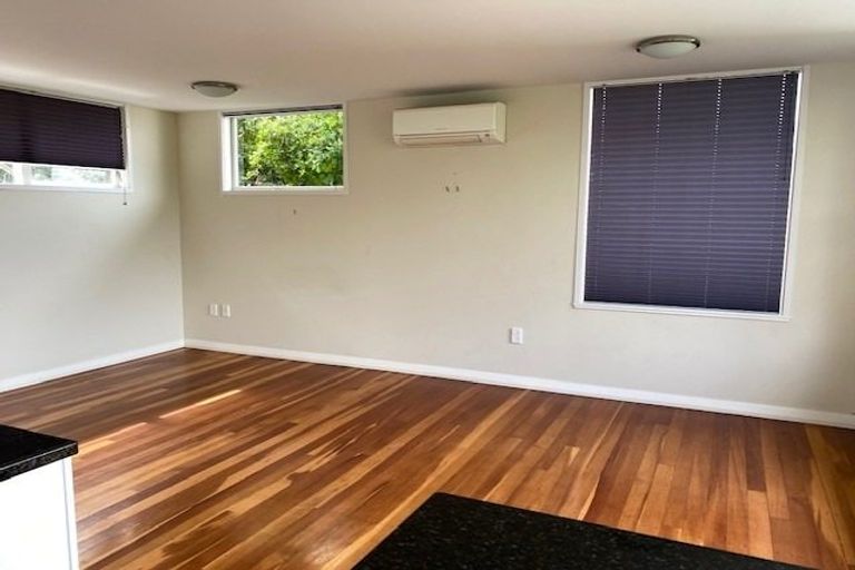 Photo of property in 33a Sugarloaf Road, Brooklyn, Wellington, 6021