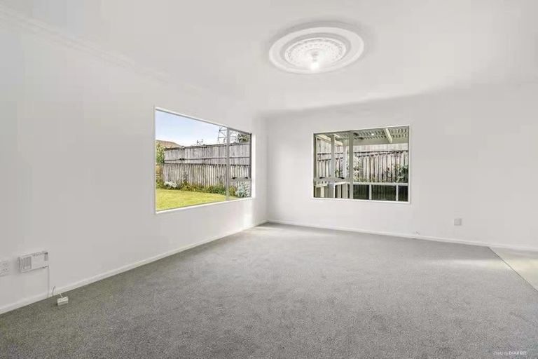 Photo of property in 11 Lori Place, Massey, Auckland, 0614