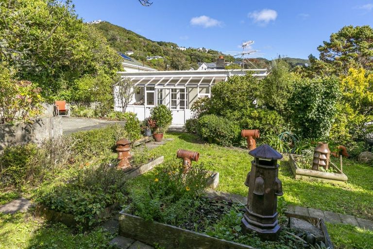 Photo of property in 25 Burrows Avenue, Karori, Wellington, 6012