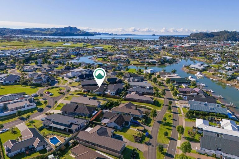 Photo of property in 14 Topping Place, Whitianga, 3510