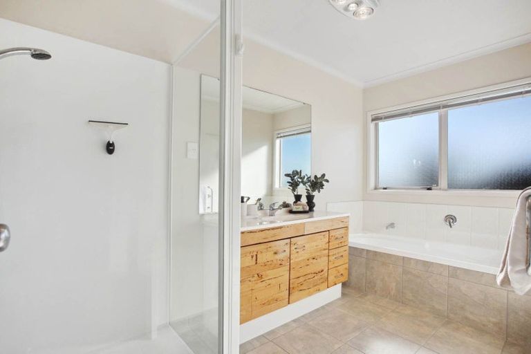 Photo of property in 6 Totara Views Drive, Red Beach, 0932