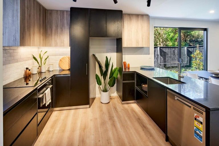 Photo of property in 17 Ara Toutouwai, Karori, Wellington, 6012