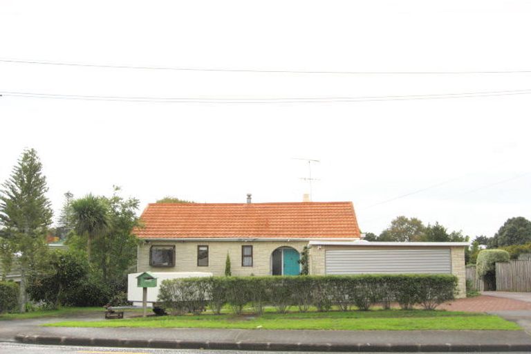 Photo of property in 60a Beach Road, Mellons Bay, Auckland, 2014