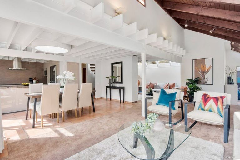 Photo of property in 7 Cobblestone Lane, Hillcrest, Auckland, 0627