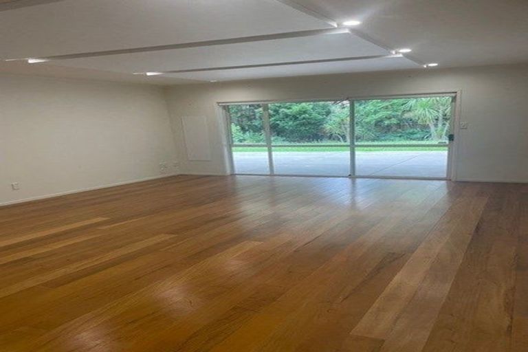 Photo of property in 2/8 Sandown Road, Rothesay Bay, Auckland, 0630