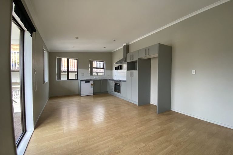 Photo of property in 33 La Trobe Street, Pakuranga Heights, Auckland, 2010