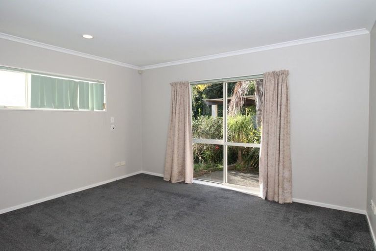 Photo of property in 12 Mellefont Close, East Tamaki Heights, Auckland, 2016