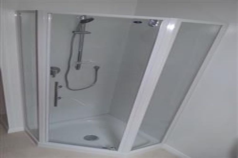 Photo of property in 2 Sugarloaf Road, Brooklyn, Wellington, 6021