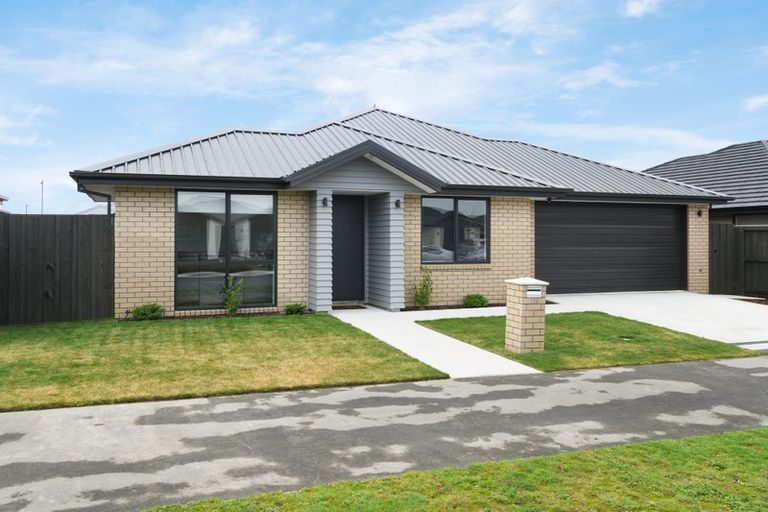 Photo of property in 19 Broadway Parade, Rolleston, 7615