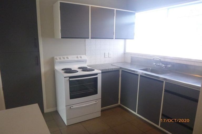 Photo of property in 1b/2 Divich Avenue, Te Atatu South, Auckland, 0610