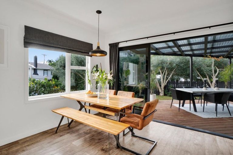 Photo of property in 15 Bracken Street, New Plymouth, 4310