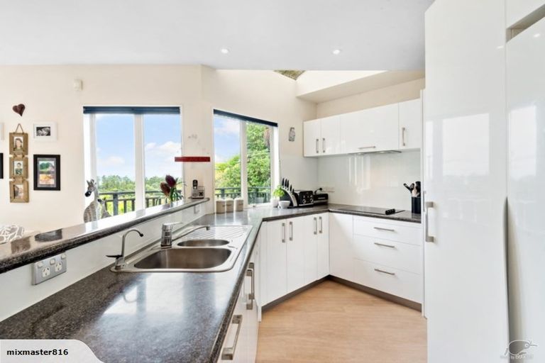 Photo of property in 514 South Titirangi Road, Titirangi, Auckland, 0604