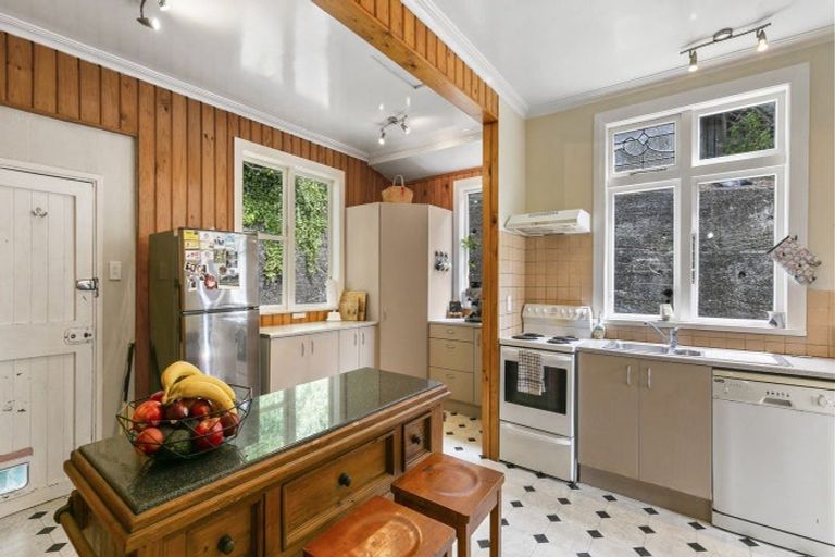 Photo of property in 133 Newlands Road, Newlands, Wellington, 6037