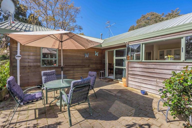 Photo of property in 243 Te Moana Road, Waikanae, 5036