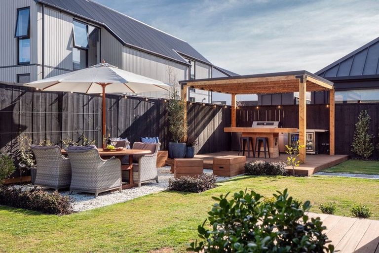 Photo of property in 37 Barn Road, Jacks Point, 9371