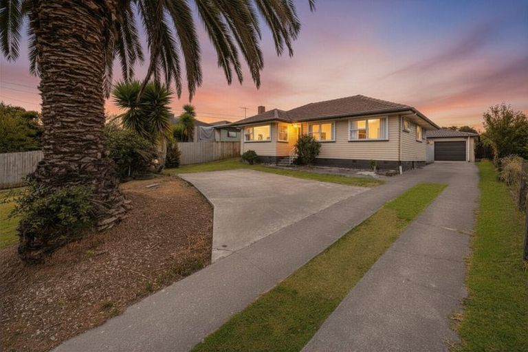 Photo of property in 12 Clutha Crescent, Clover Park, Auckland, 2023