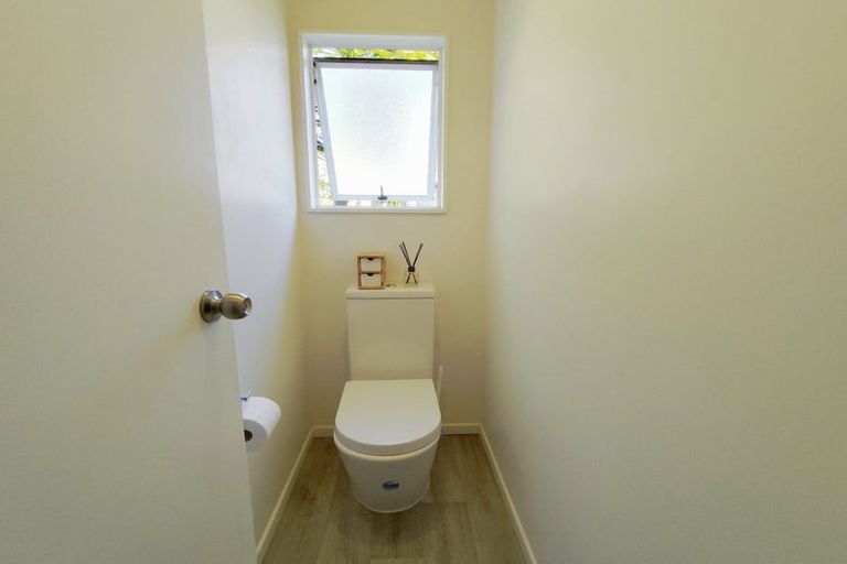 Photo of property in 12a Hinton Place, Weymouth, Auckland, 2103