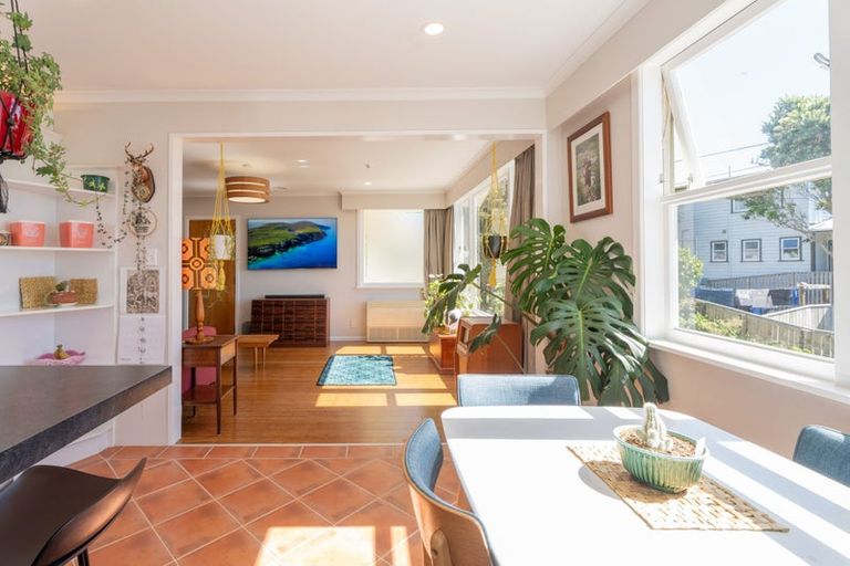 Photo of property in 97a Glanmire Road, Newlands, Wellington, 6037