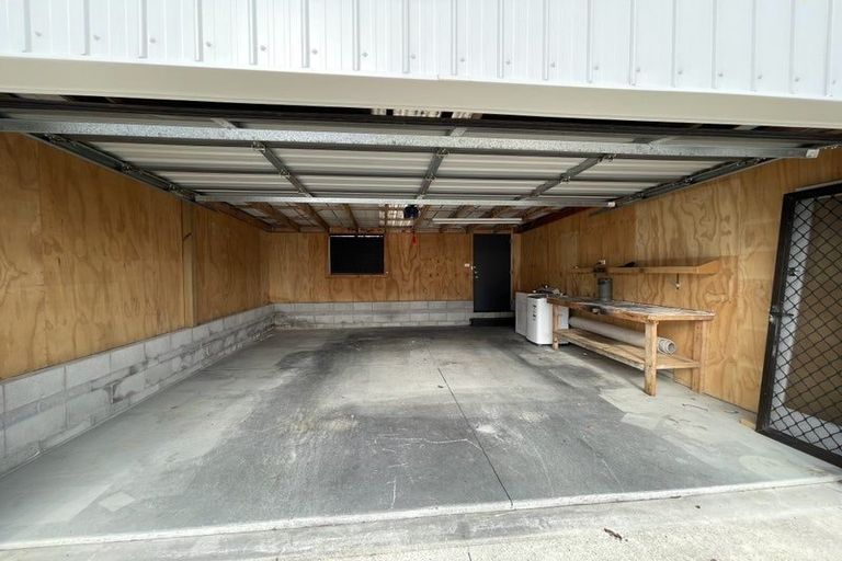 Photo of property in 1/31 Exmouth Road, Northcote, Auckland, 0627