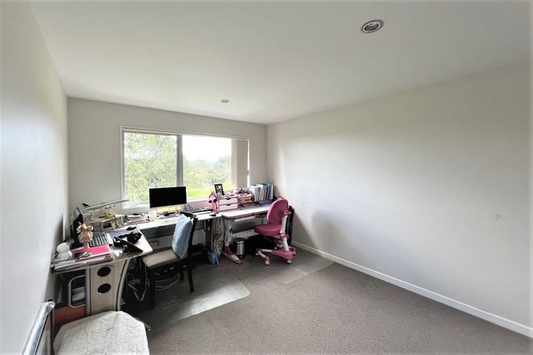 Photo of property in 27 Mantra Road, Massey, Auckland, 0614