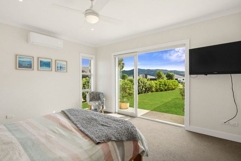 Photo of property in 14 Topping Place, Whitianga, 3510