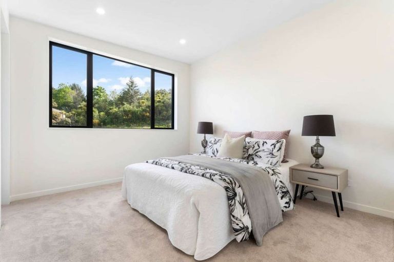 Photo of property in 16 Mcmenamin Place, Fairview Heights, Auckland, 0632