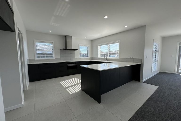 Photo of property in 6 George Yee Place, Taradale, 4112