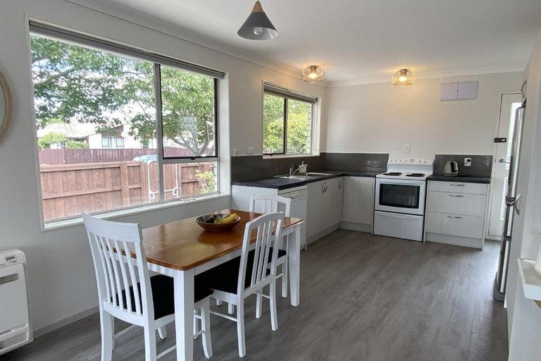 Photo of property in 21 Salford Avenue, Redwood, Christchurch, 8051