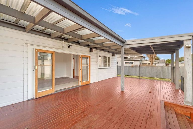 Photo of property in 11 Hurworth Place, College Estate, Whanganui, 4500