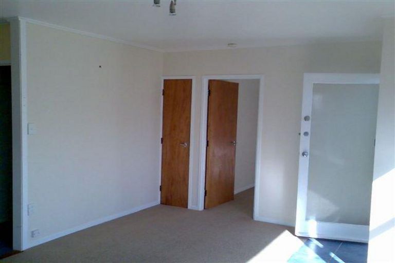 Photo of property in 2/58 Rimu Street, New Lynn, Auckland, 0600