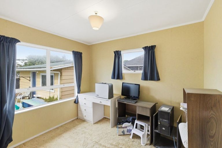 Photo of property in 2 Awatea Street, Castlecliff, Whanganui, 4501