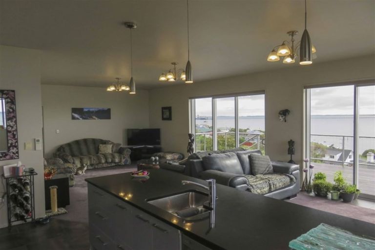 Photo of property in 86 Marine Parade, Bluff, 9814