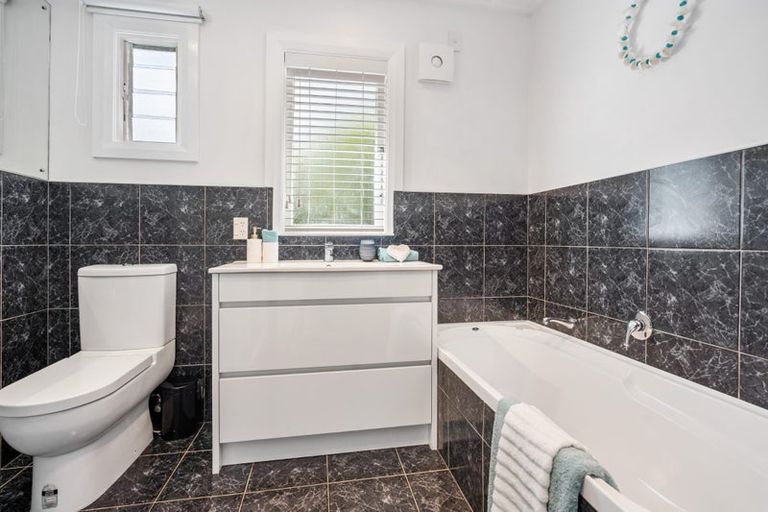 Photo of property in 20c Howe Street, Howick, Auckland, 2014