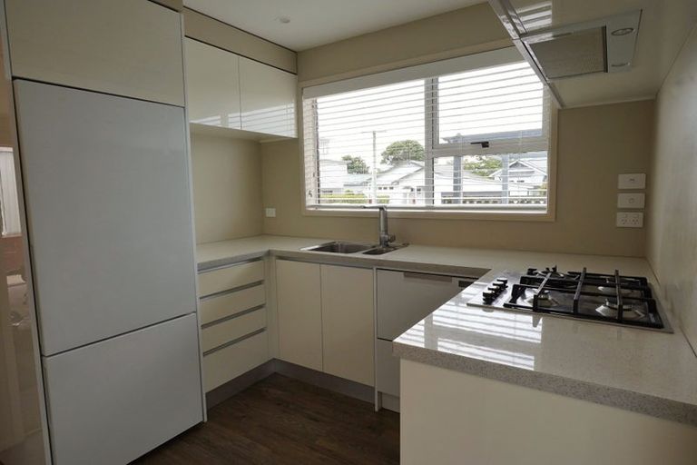 Photo of property in 3/6 Karamu Street, Strandon, New Plymouth, 4312