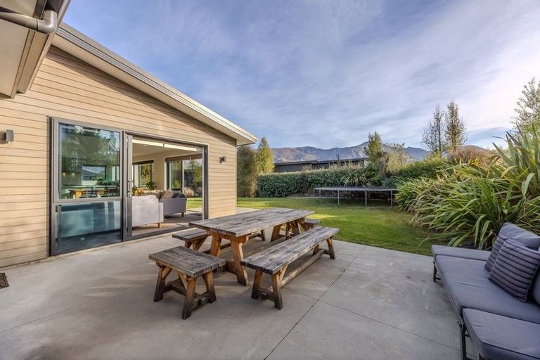 Photo of property in 3 Kirimoko Crescent, Wanaka, 9305