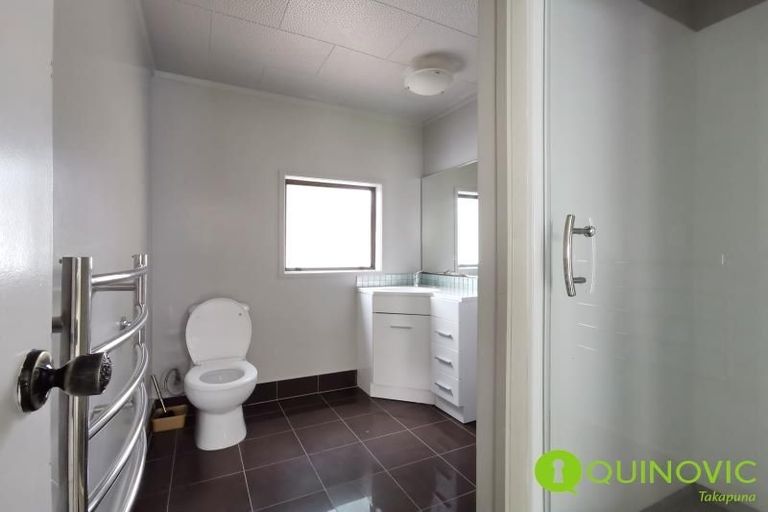 Photo of property in 15 Stephen Avenue, Henderson, Auckland, 0610