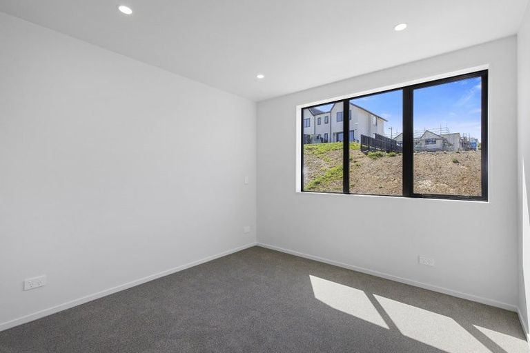 Photo of property in 37 Turtleback Avenue, Whitby, 5024