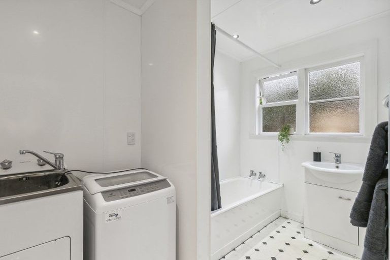 Photo of property in 5 Harland Street, Brooklyn, Wellington, 6021