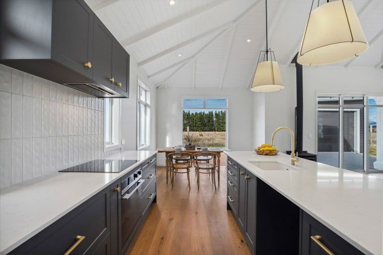 Photo of property in 105 Burdon Loop, Lake Hawea, 9382