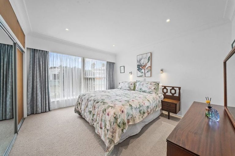 Photo of property in 10 Alf Walker Place, Papakura, 2110