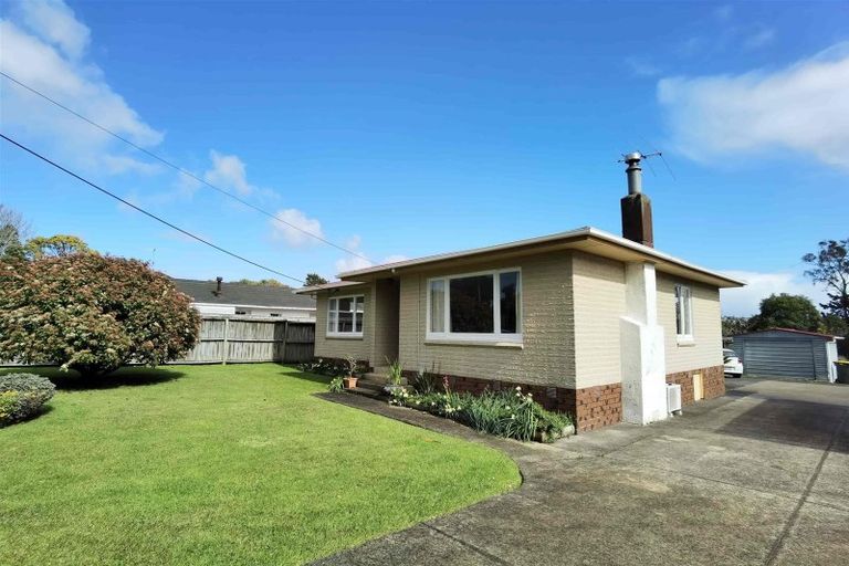 Photo of property in 53 Matipo Road, Te Atatu Peninsula, Auckland, 0610