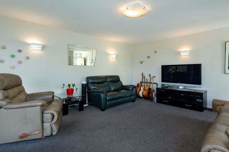 Photo of property in 9 Avoca Valley Road, Heathcote Valley, Christchurch, 8022