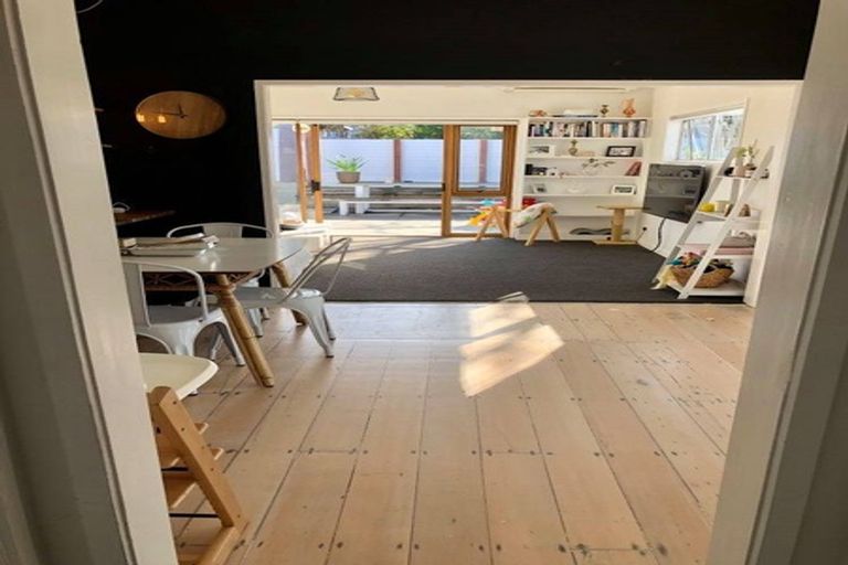 Photo of property in 15 Eskdale Road, Birkdale, Auckland, 0626