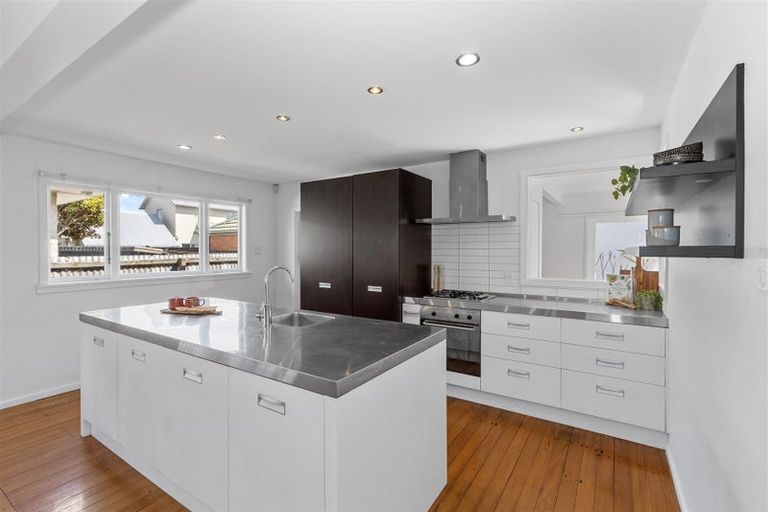 Photo of property in 207 Innes Road, St Albans, Christchurch, 8052